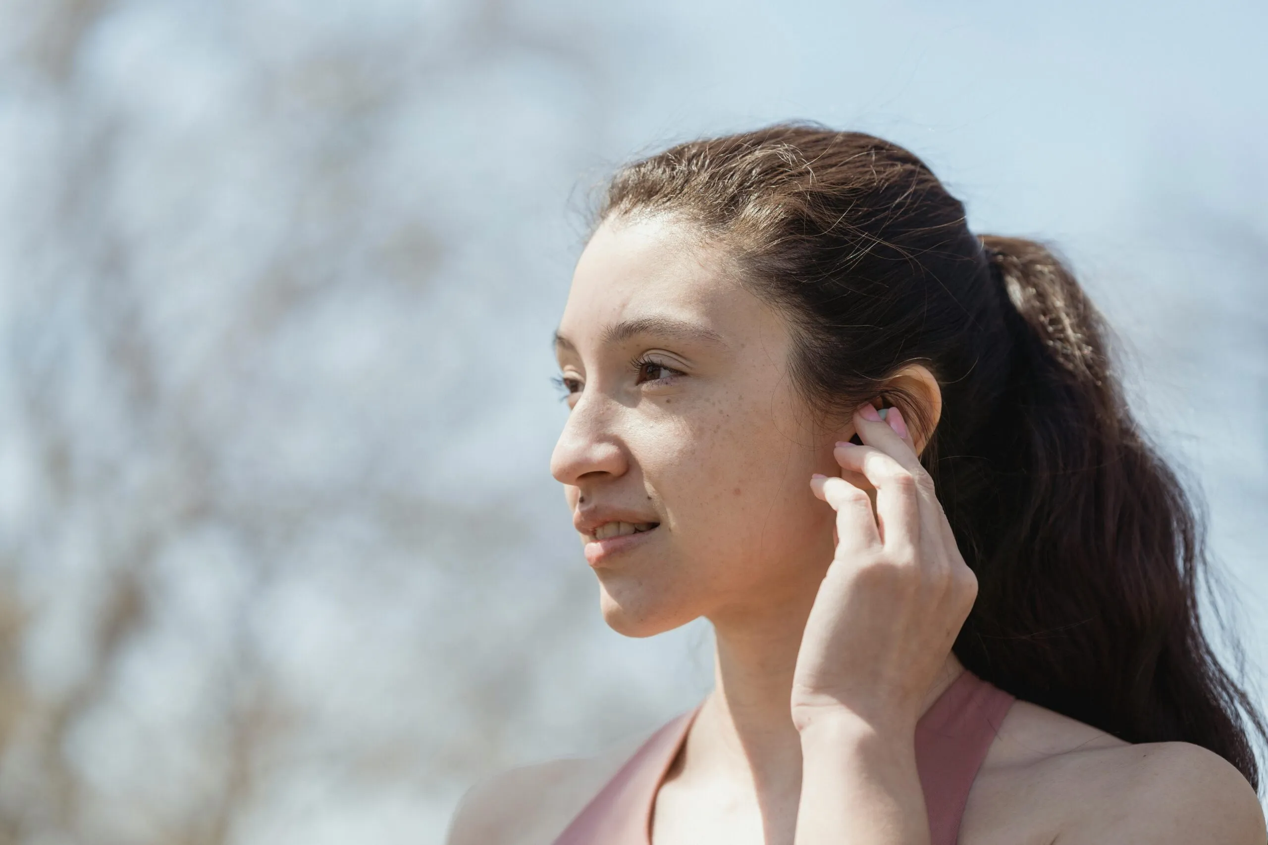 woman using a speech fluency device