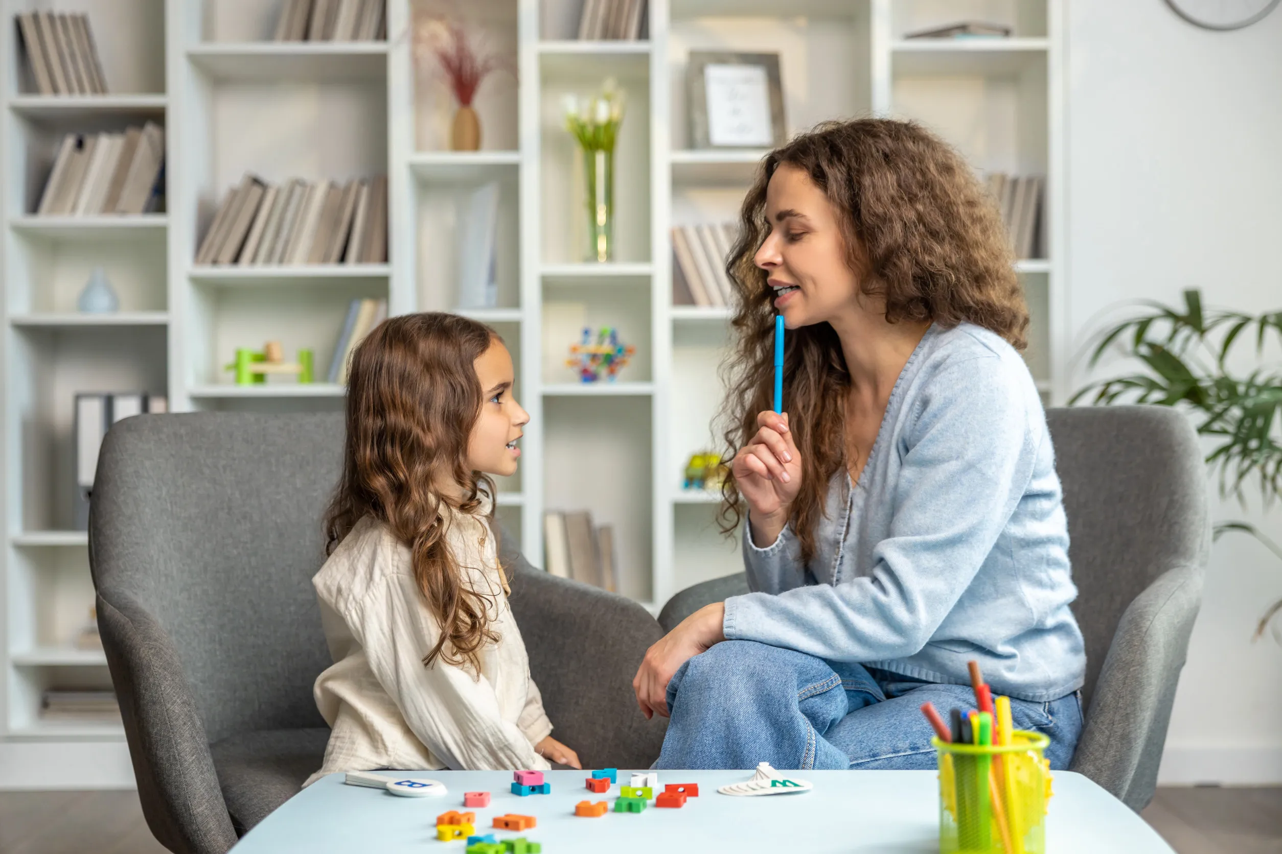 Unlocking the Power of the Choral Effect in Speech Therapy Through a Discreet Speech Device