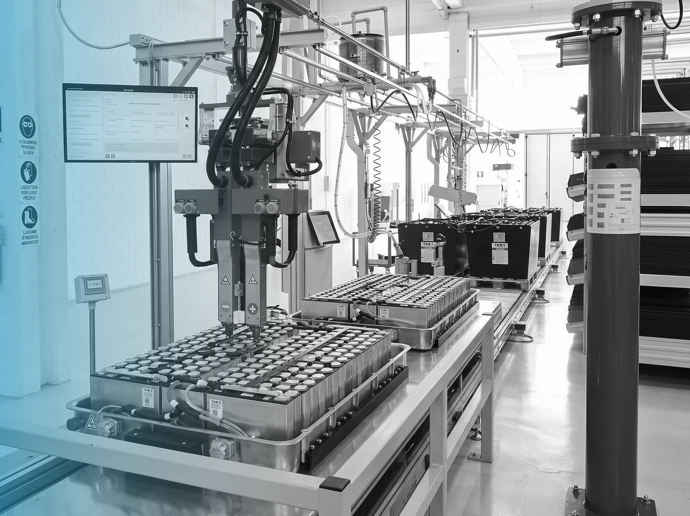 Industrial battery assembly