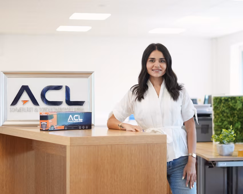 Porträt von Ecem Engin, Buchhaltung bei ACL Transport