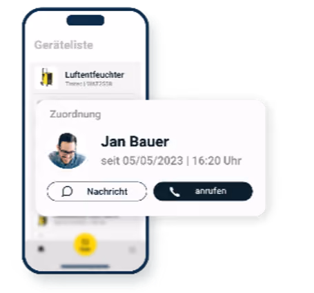 Smartphone-Display, dass die Zuordnung von einem Werkzeug zu einem Mitarbeiter zeigt