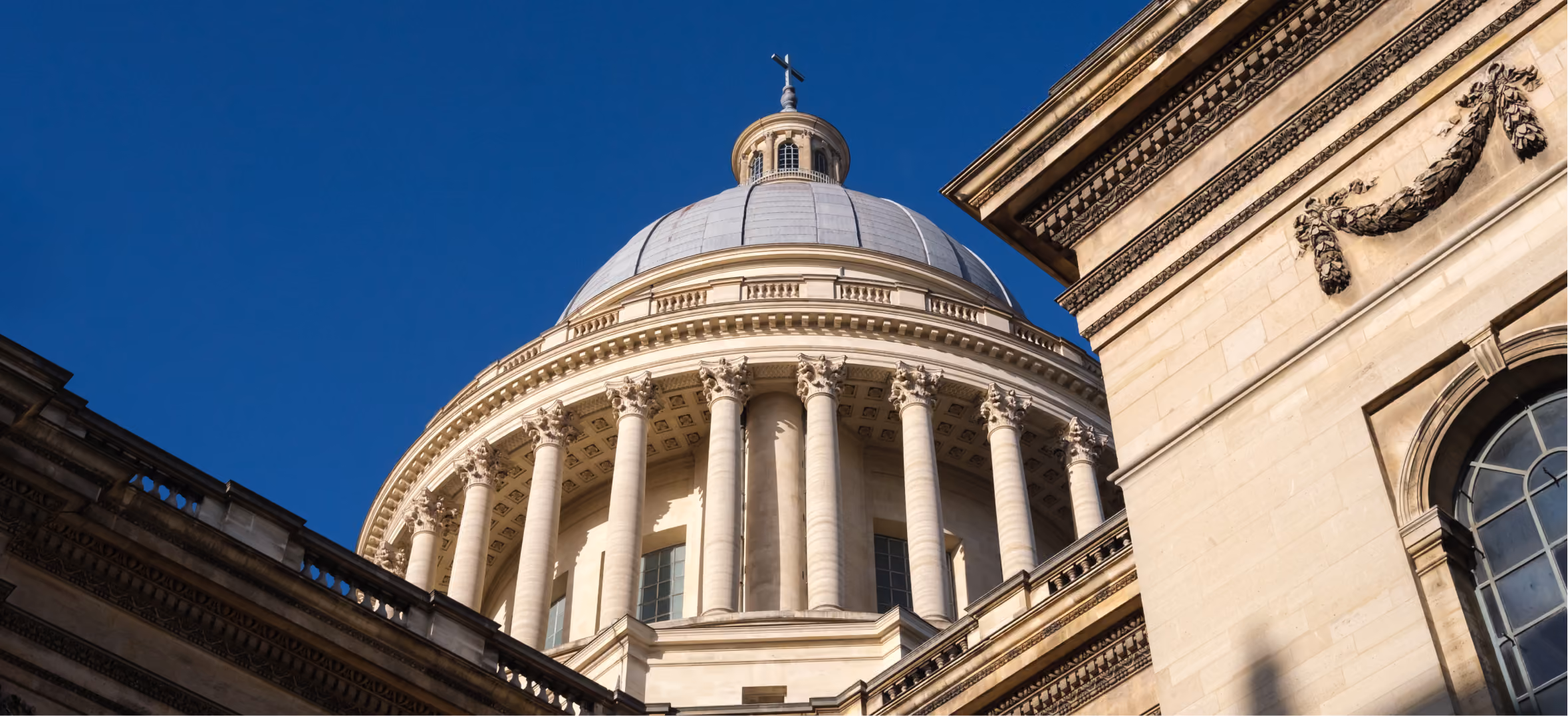  Government capitol building dome against blue sky, representing state policy and public sector briefings