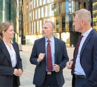 Executive presentation consulting focused on concise messaging, polished slides, audience needs, and confident