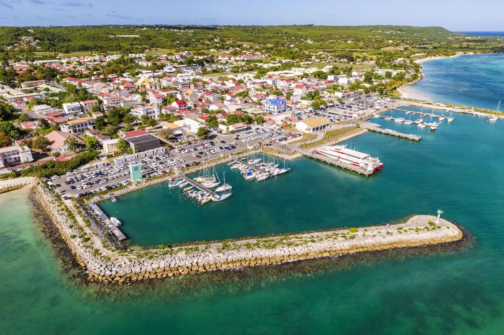 Sites touristiques et communes des îles : renforcer la couverture en DAE