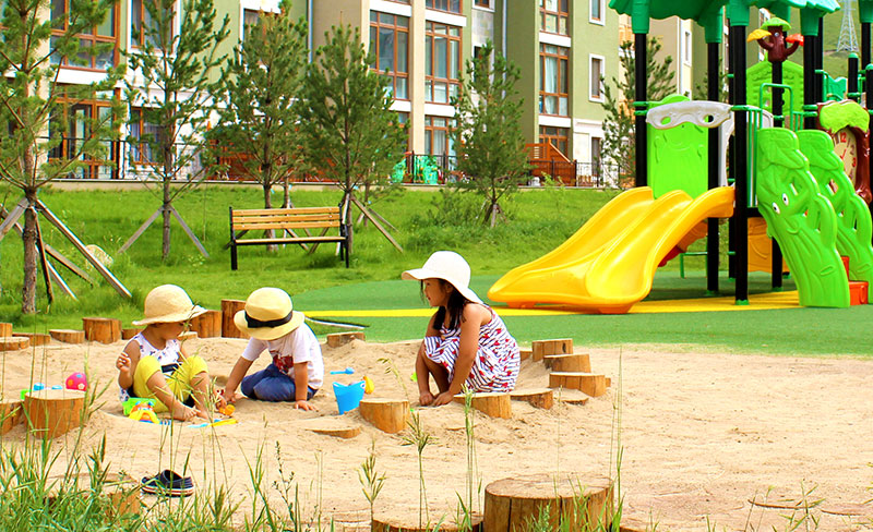 RIVER GARDEN ХОТХОНД ҮЙЛ АЖИЛЛАГАА ЯВУУЛЖ БУЙ ХҮҮХДИЙН БАЙГУУЛЛАГУУД