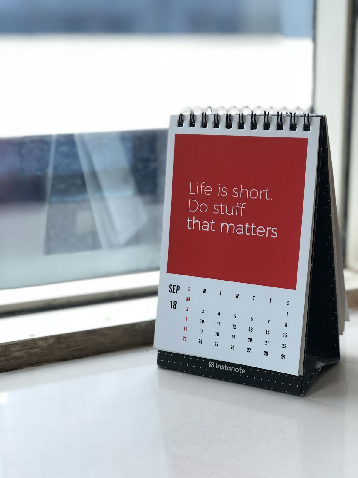 Calendrier de bureau illustrant l'organisation du mi-temps thérapeutique par l'employeur