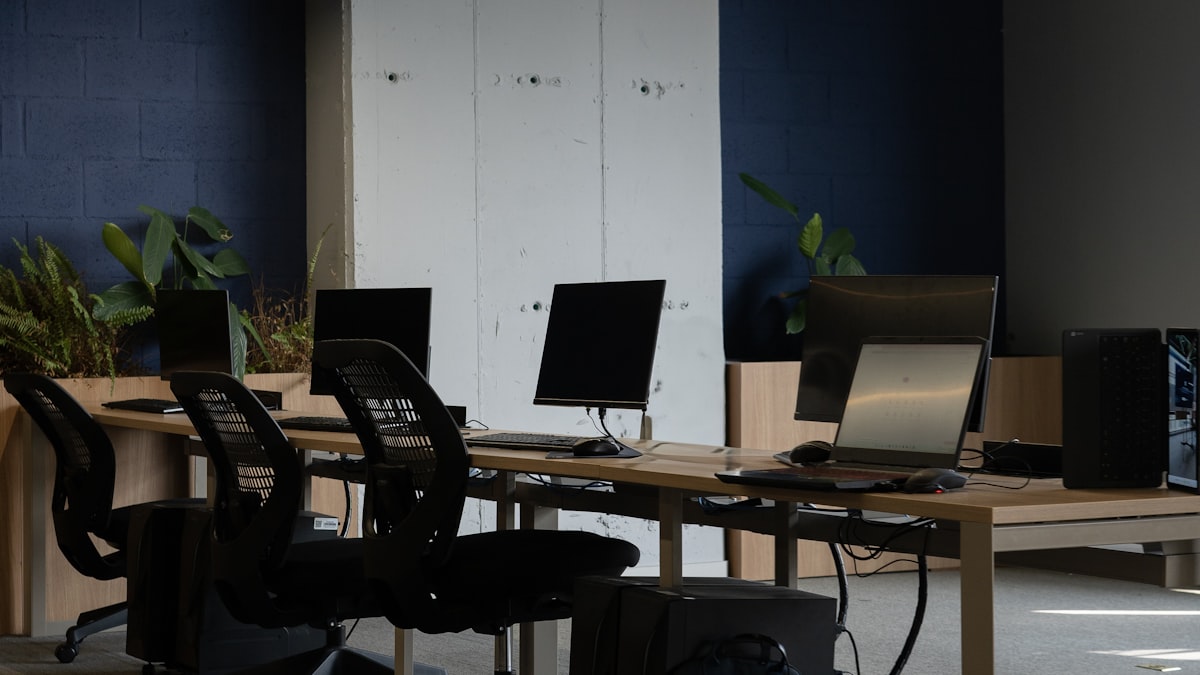 Salle de réunion vide illustrant le licenciement pour insuffisance professionnelle
