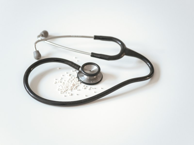 Stéthoscope illustrant le non-respect des préconisations du médecin du travail et l'obligation d'aménagement de poste