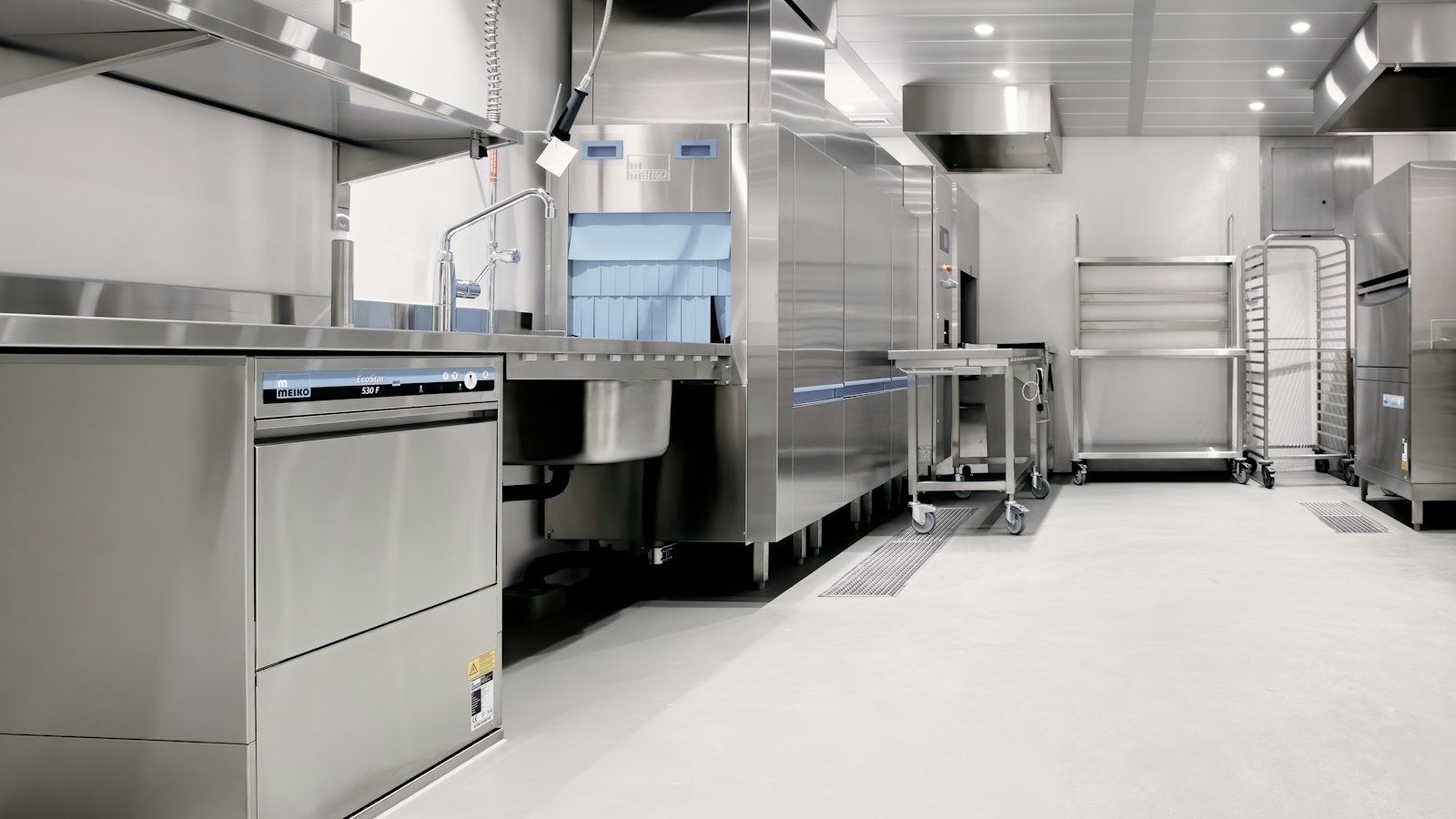 Cuisine professionnelle en inox vide : contrôles et contentieux de l'employeur en HCR