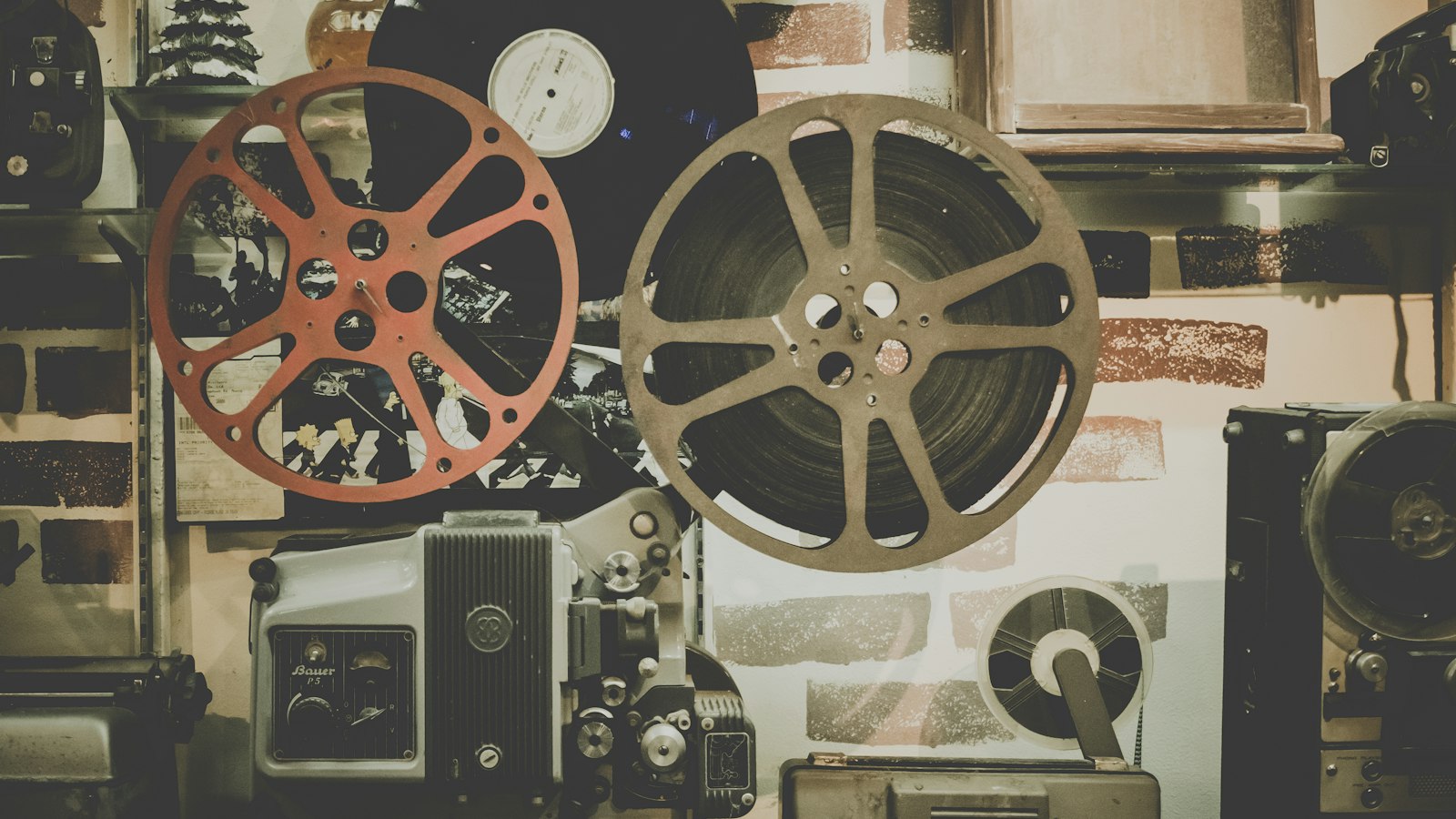 Bobines d'un projecteur de film : 13e mois et prime d'ancienneté dans un cinéma