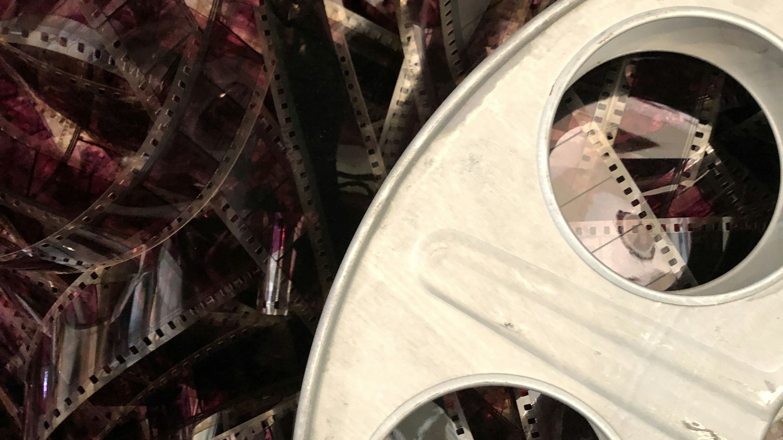 Bobine et pellicule de film : les salaires minima de l'exploitation cinématographique
