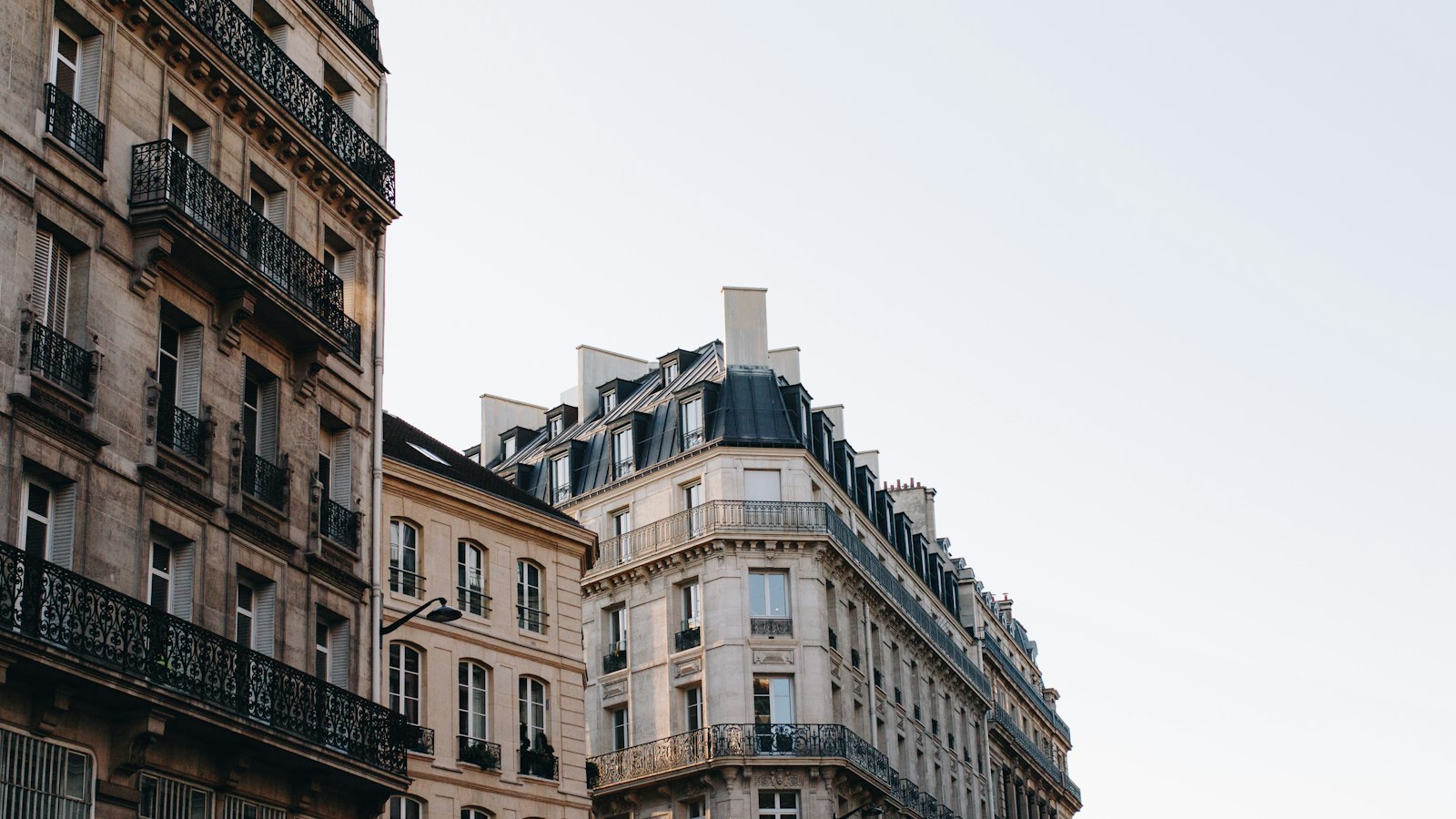 Façades d'immeubles haussmanniens à Paris : les actualités sociales de la propreté