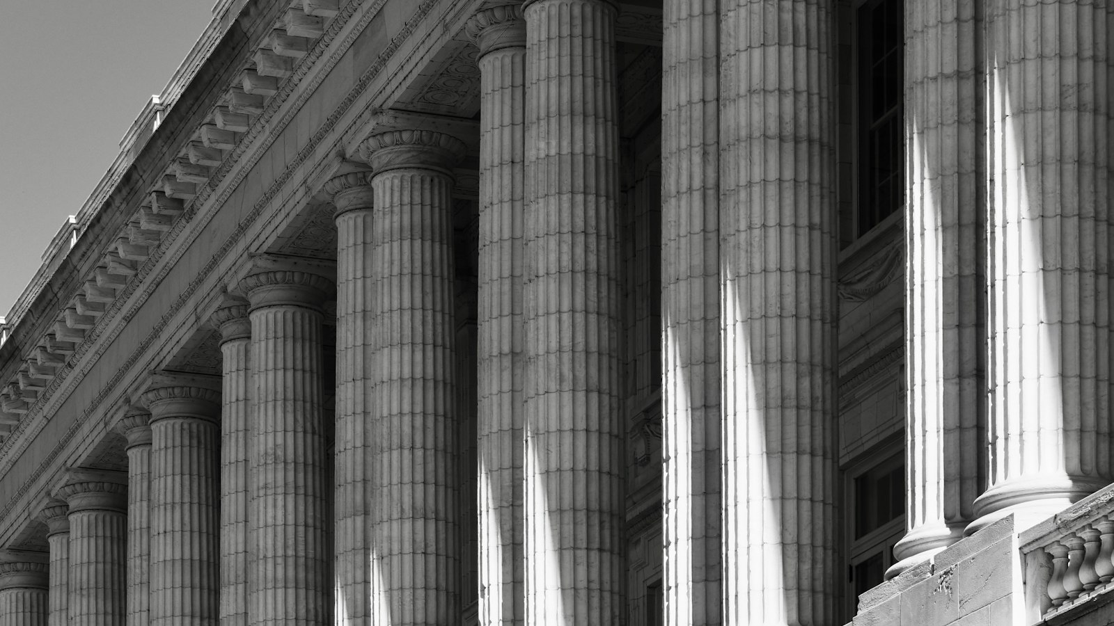 Colonnade néoclassique d’un bâtiment public : l’action en reconnaissance du statut de gérant de succursale