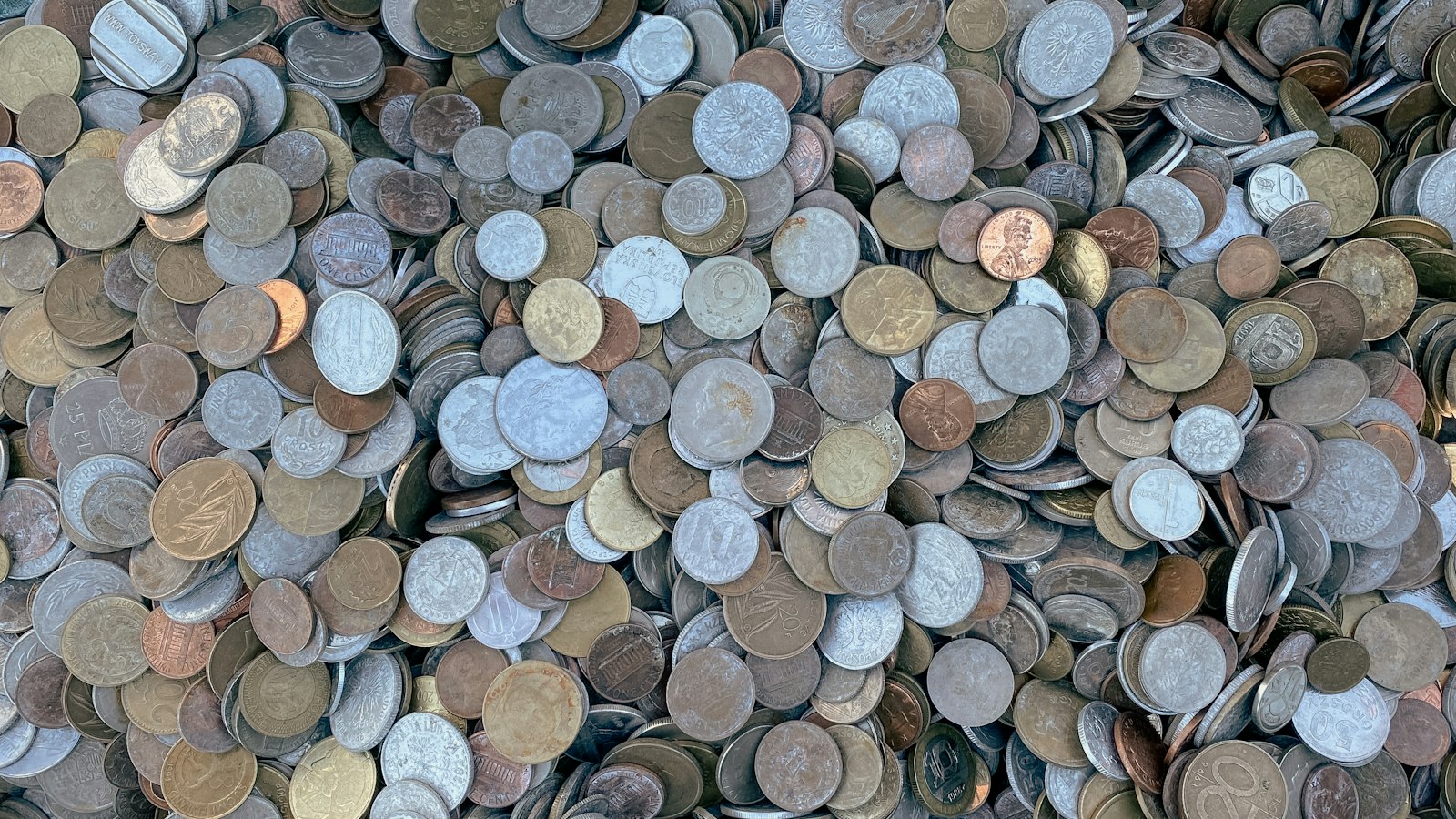 Amas de pièces de monnaie vues de dessus : la rémunération du gérant de succursale