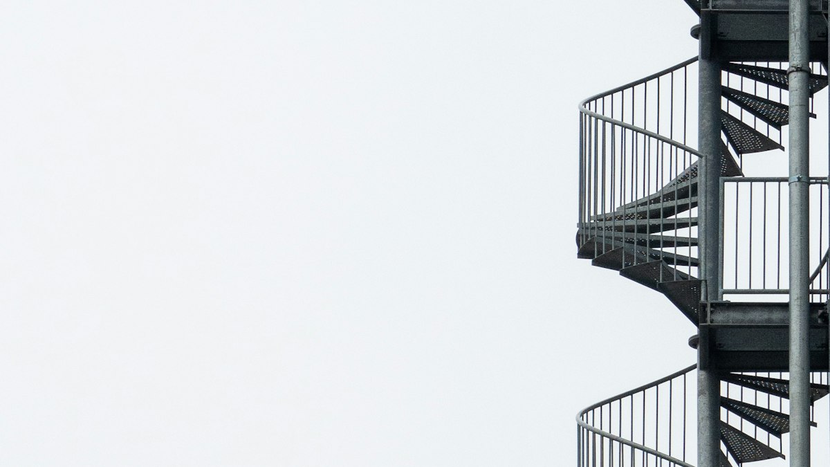 Escalier en colimaçon aux paliers successifs : la classification et la rémunération dans l'officine
