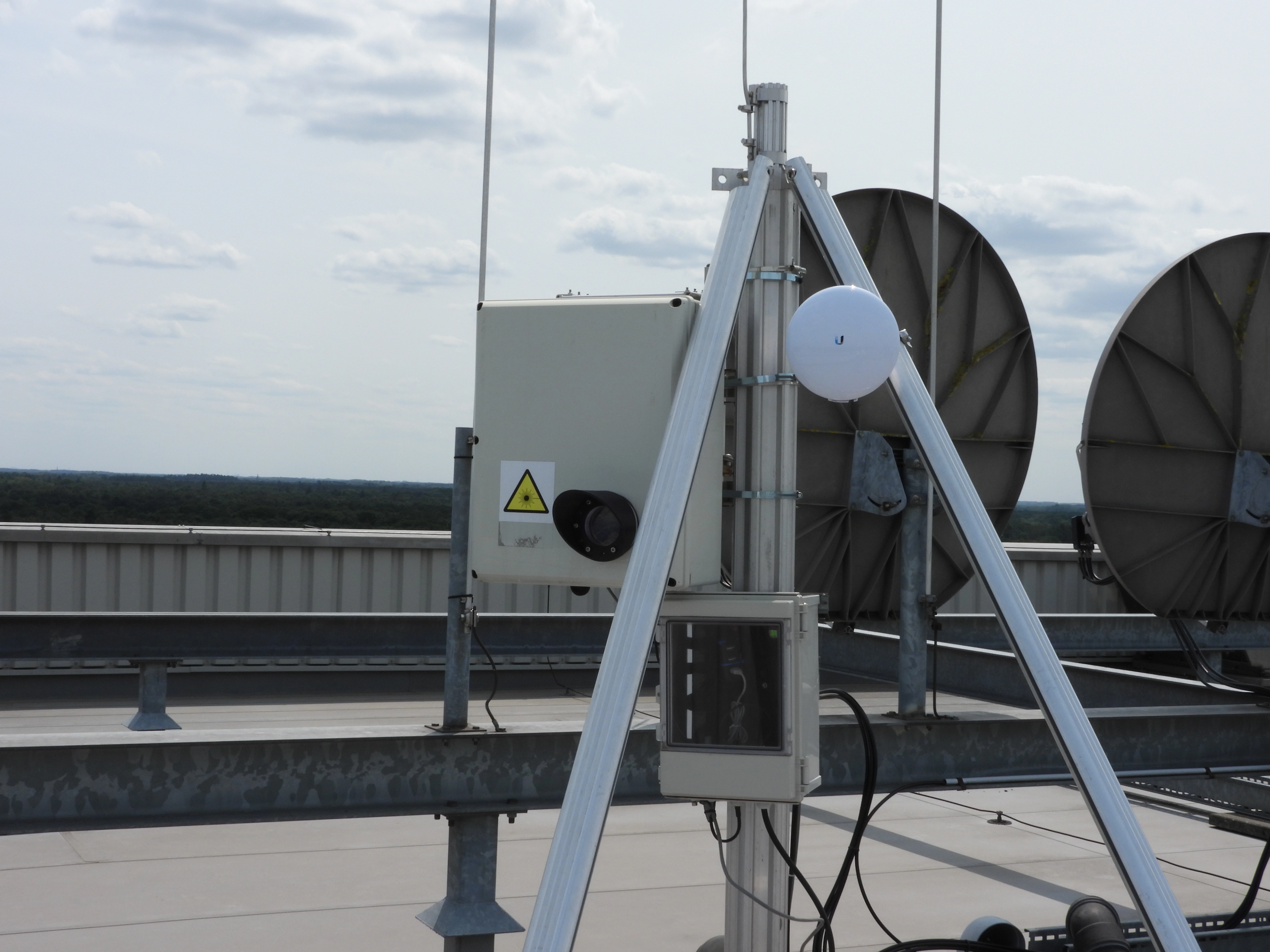 The Reid Photon Loop optical antenna on the TU/e Flux building, connecting to High Tech Campus Eindhoven.