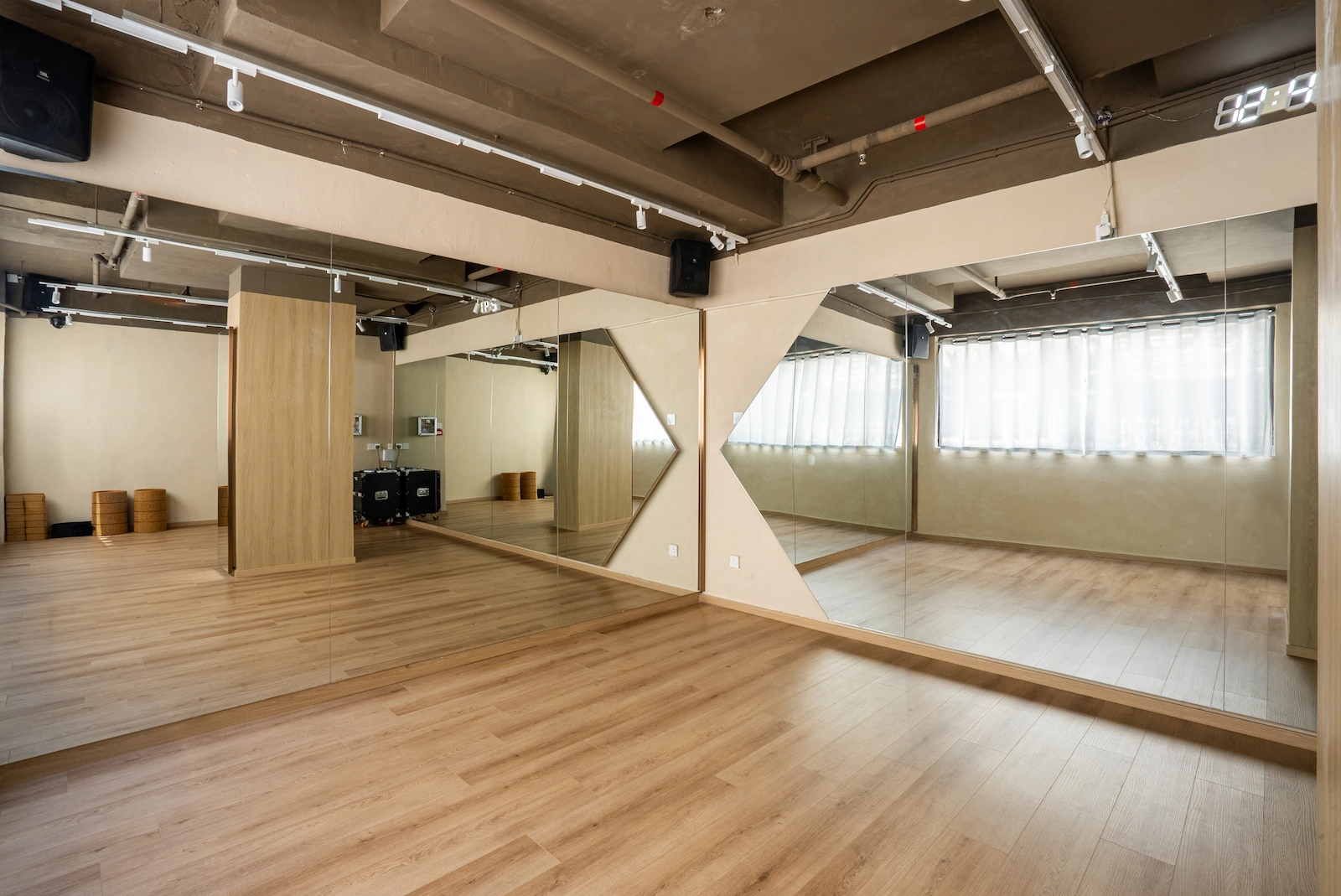 Contemporary fitness studio at Flex Fitness Ocean Mall, Macau.