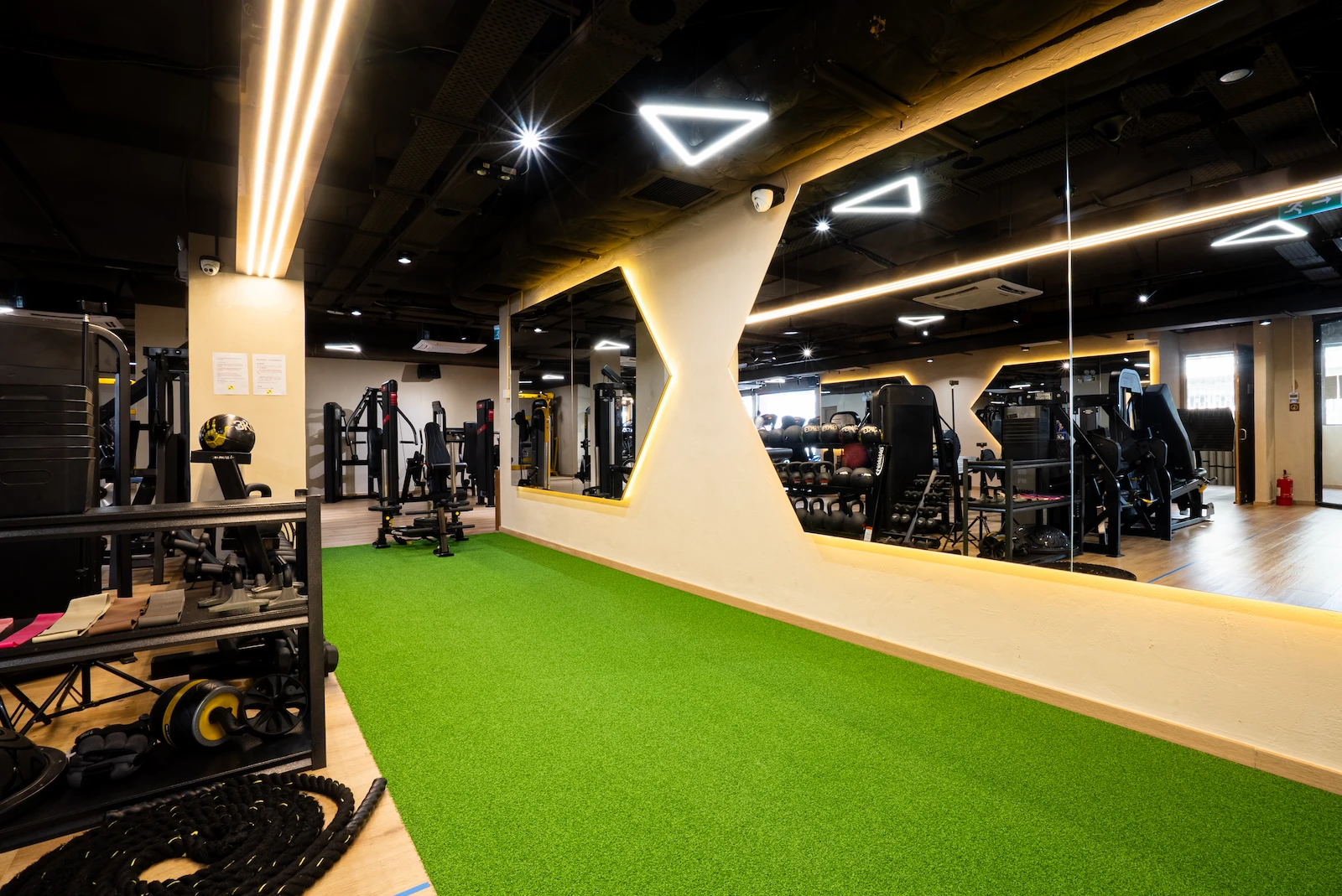 Functional fitness space at Flex Fitness Ocean Mall, Macau.