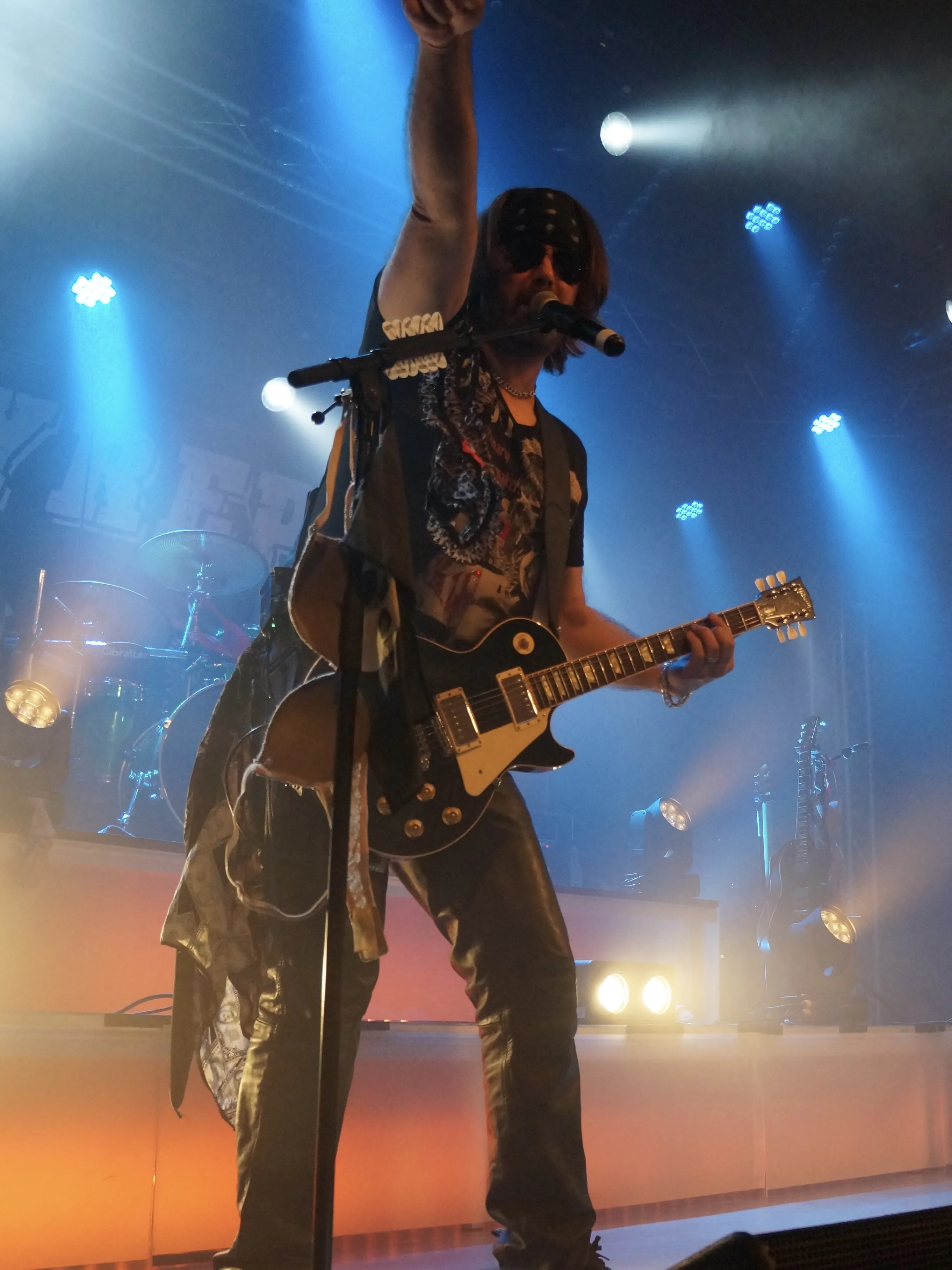 Guitarist Leven on stage