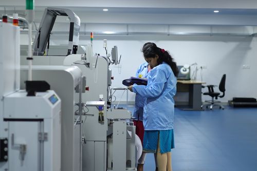Elleve SMT lines