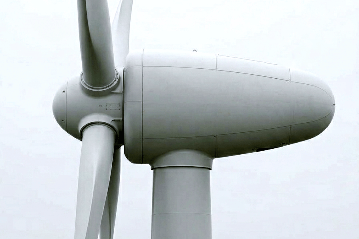 Wind turbine hub and blades