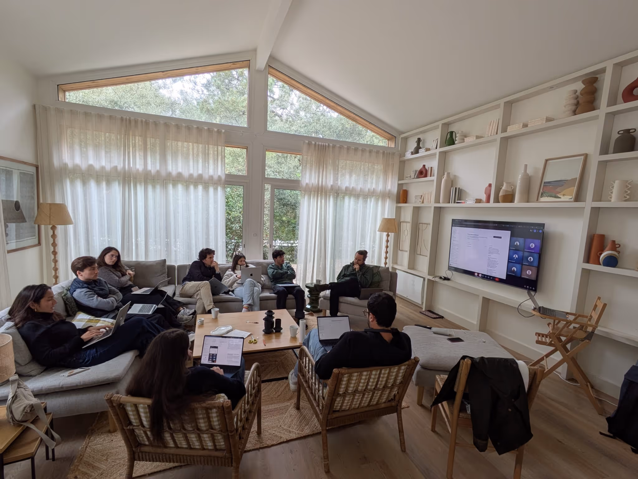 L'équipe Tengo en session de travail lors d'un séminaire