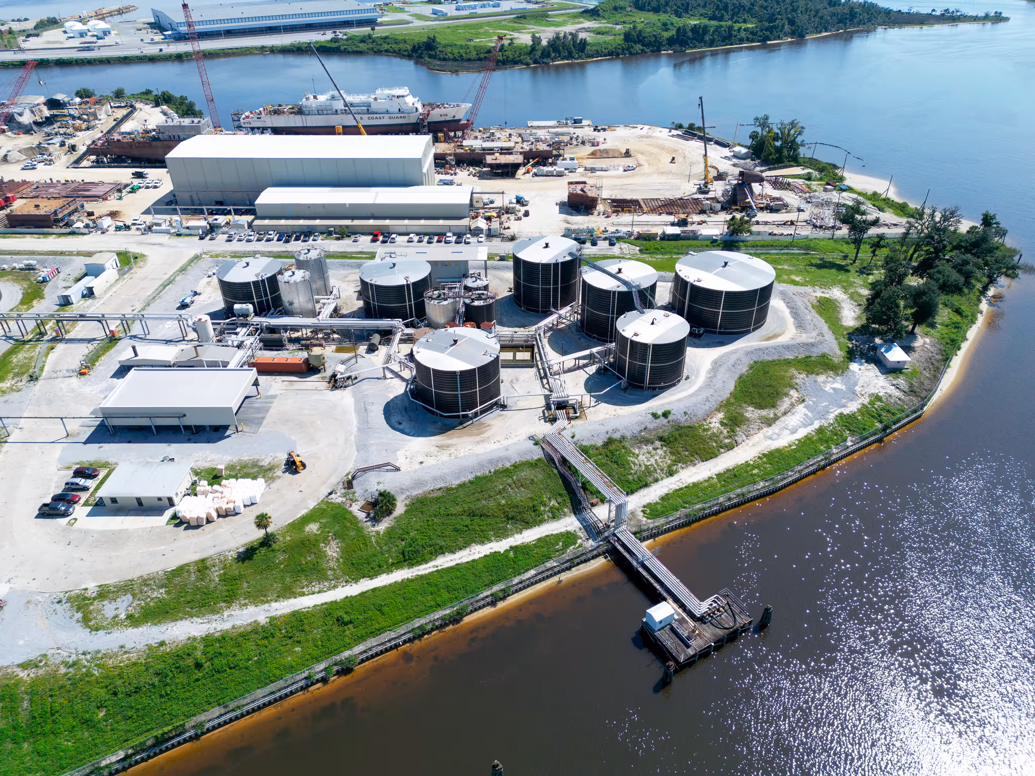 CWR Contracting Gulf Coast liquid asphalt terminal storage tanks