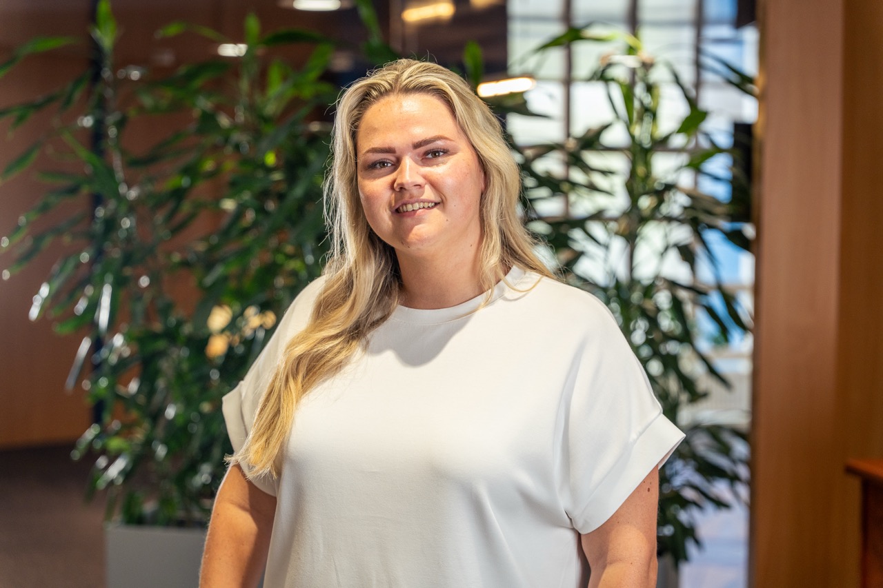 Portret van Sanne Wigmans, binnendienst hypotheken bij Satter Assurantiën