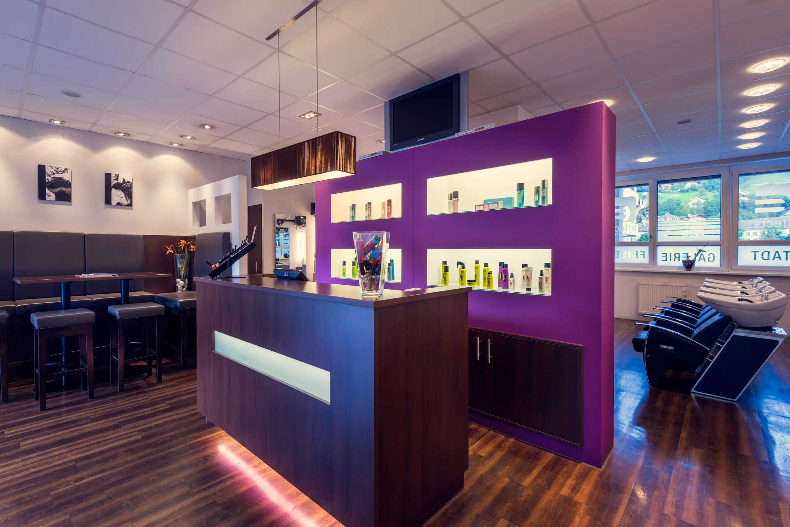 Blick auf den Eingangsbereich vom Friseursalon Mike Zerzer in St. Johann im Pongau