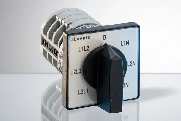 Chave Comutadora Rotativa voltimetro/ amperimetro Lovato Electric — código 7GN1266O