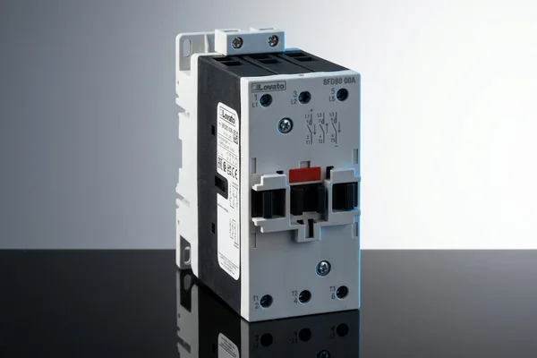 Contator de potência industrial - serie BFD8 a DPBG Lovato Electric — código BFD8000A024