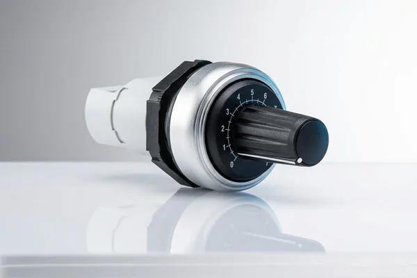 Potenciomento monobloco 22mm plástico Lovato Electric — código LPCPA001