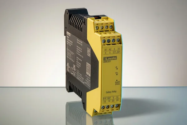 Relé de Segurança NR12 Lovato Electric — código SRALC21