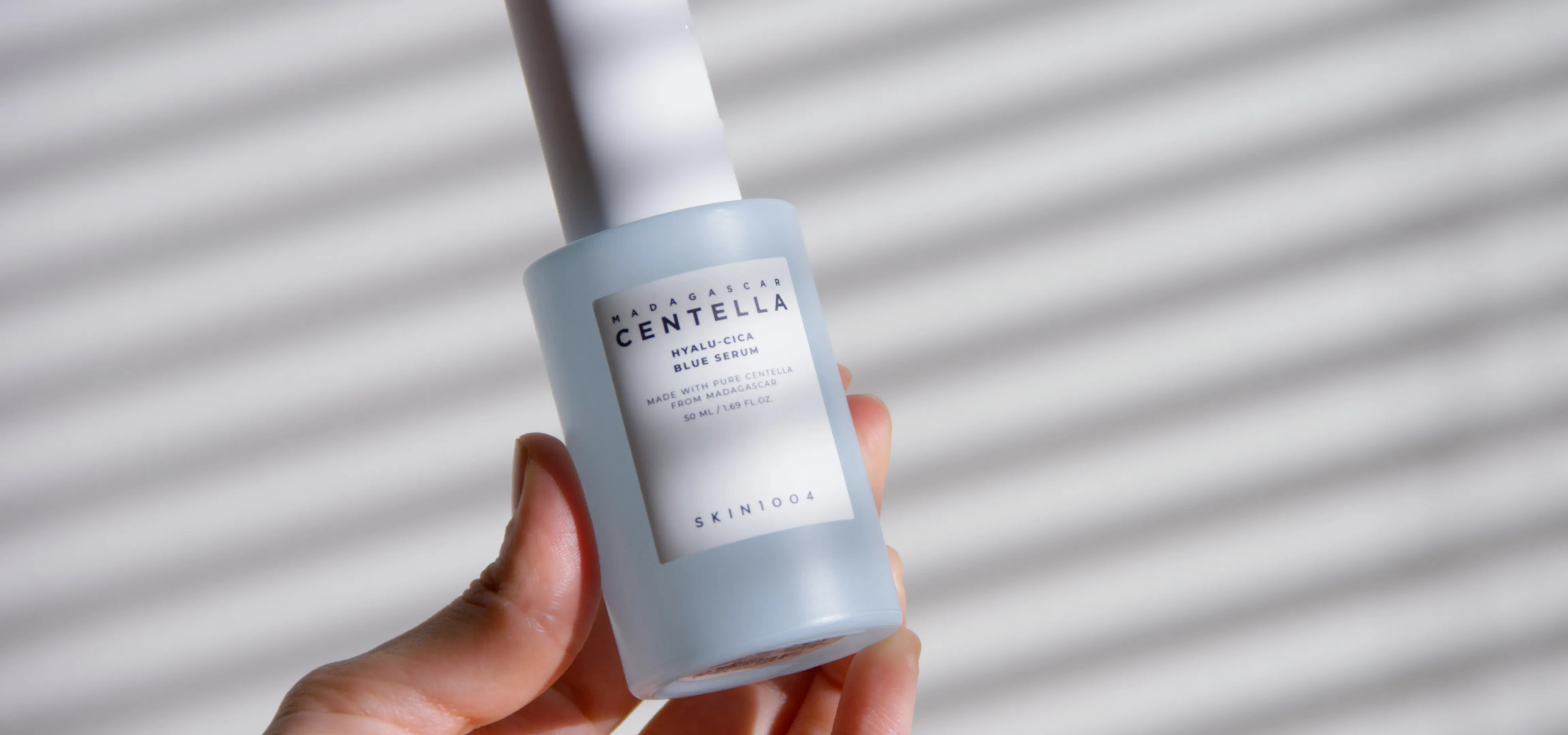 Cinematic product video showcase for e-commerce skincare brand.