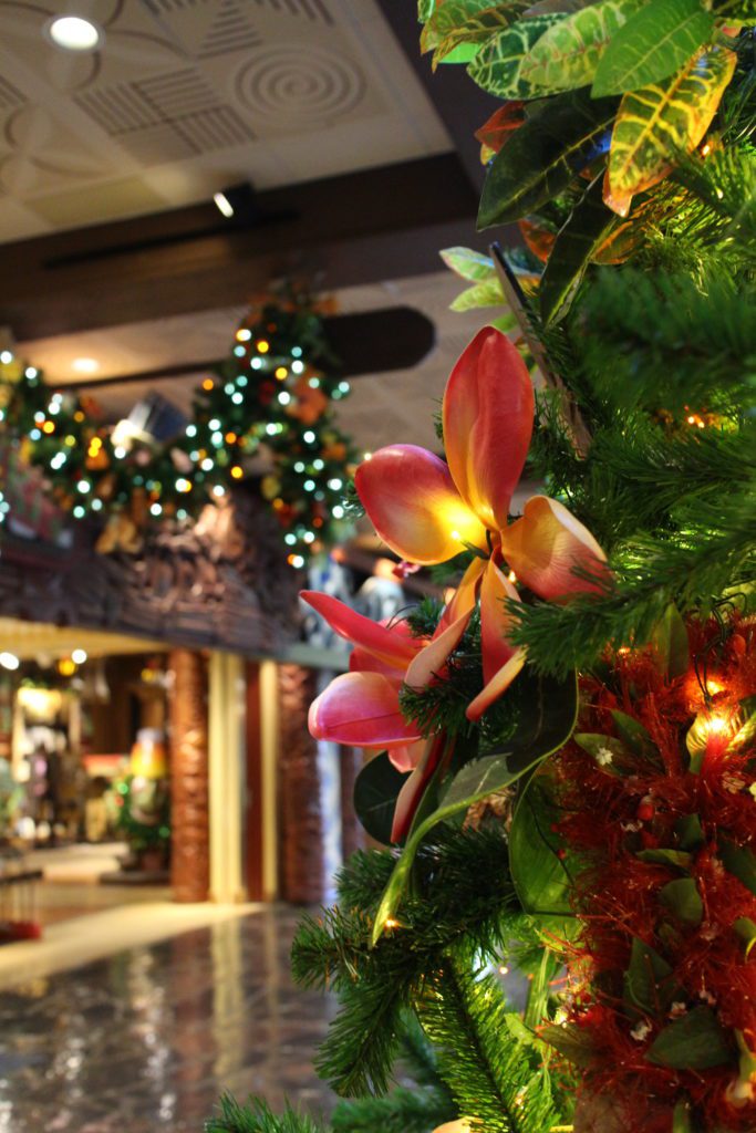 DisneyPolynesianChristmasTree2021