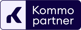 Logotipo de Kommo con texto que dice Kommo partner en fondo oscuro.