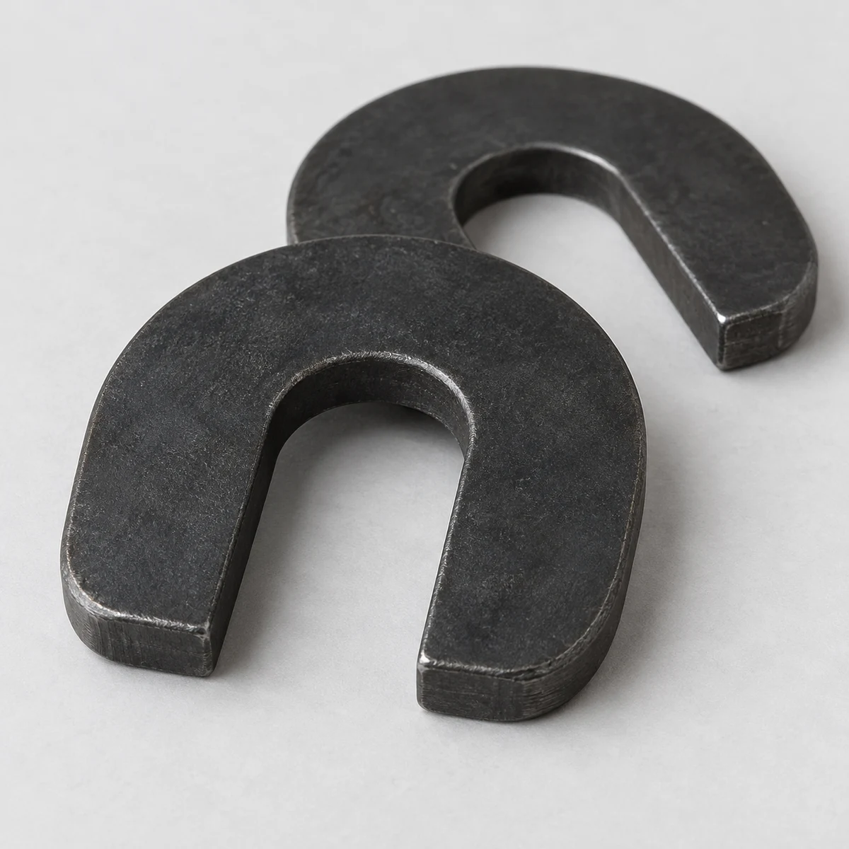 Horseshoe Washer - black finish (product illustration)