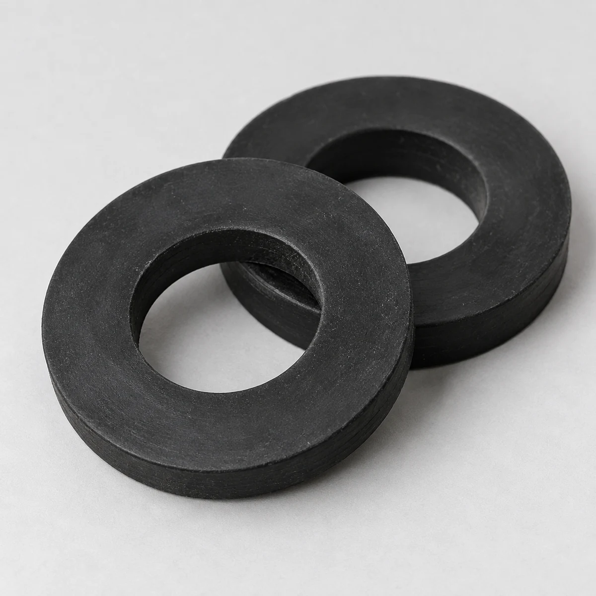 Rubber Washer - Black rubber, plain finish, bore and edge detail (product illustration)