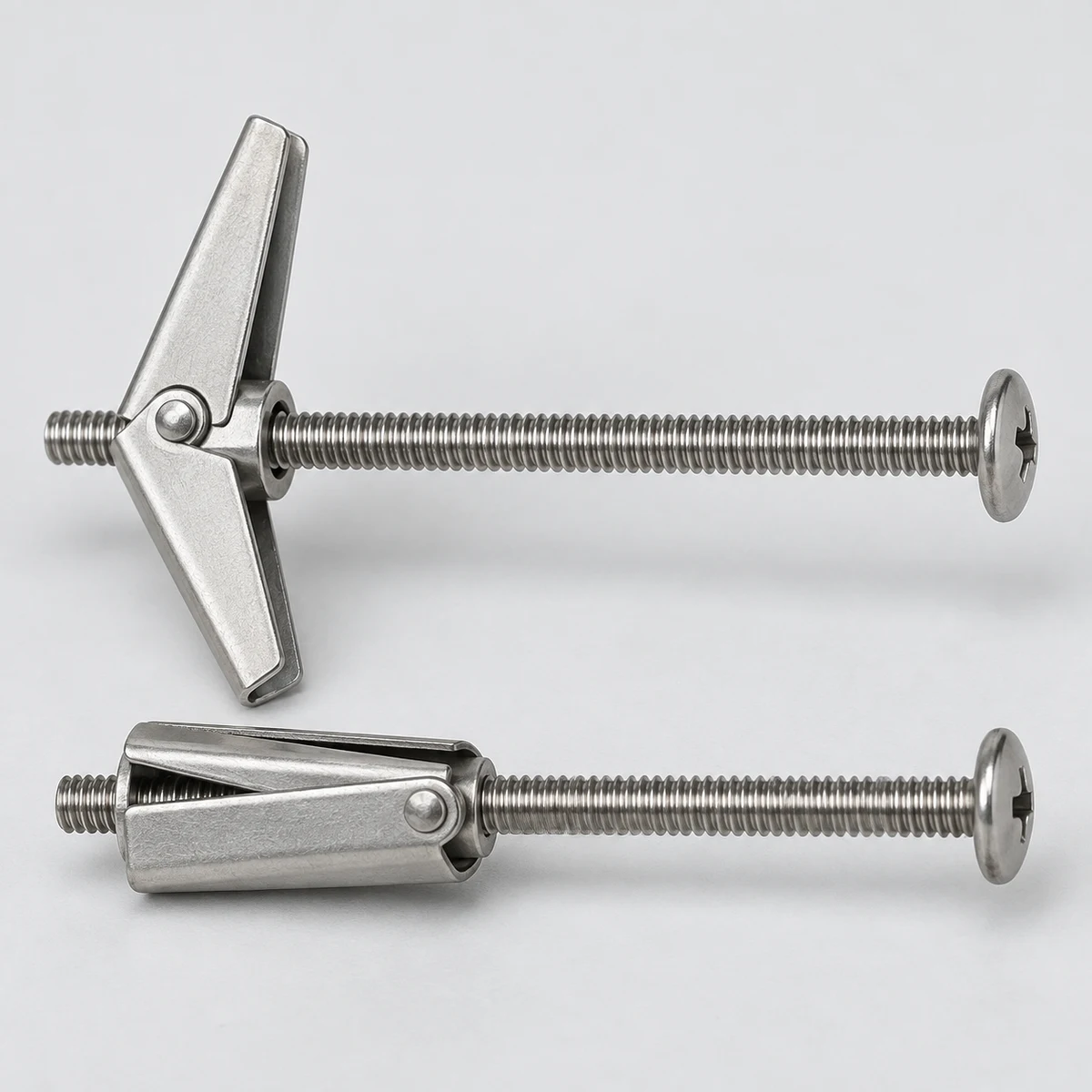 Toggle Anchor - natural finish (product illustration)