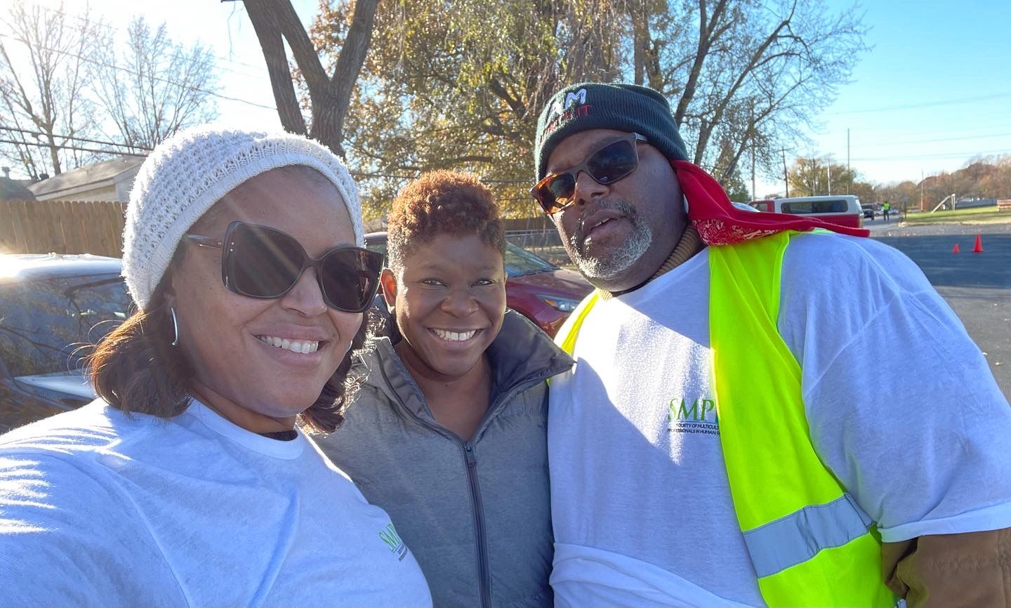 SMPHR volunteers at the No Hunger Holiday giving-back event, 2022