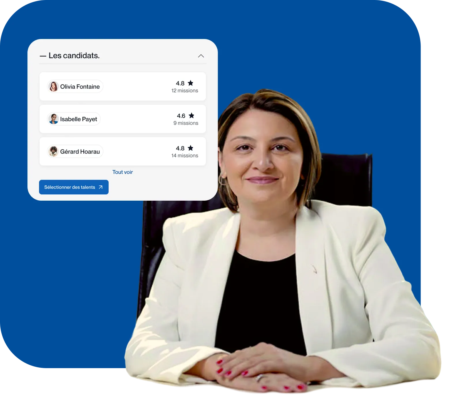 Une recruteuse consultant les candidats.