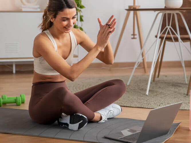 Cours de yoga pour faire du team building à distance
