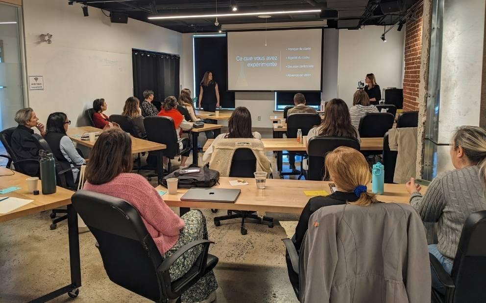 The ideho team facilitates a workshop on self-management and resilience in the workplace