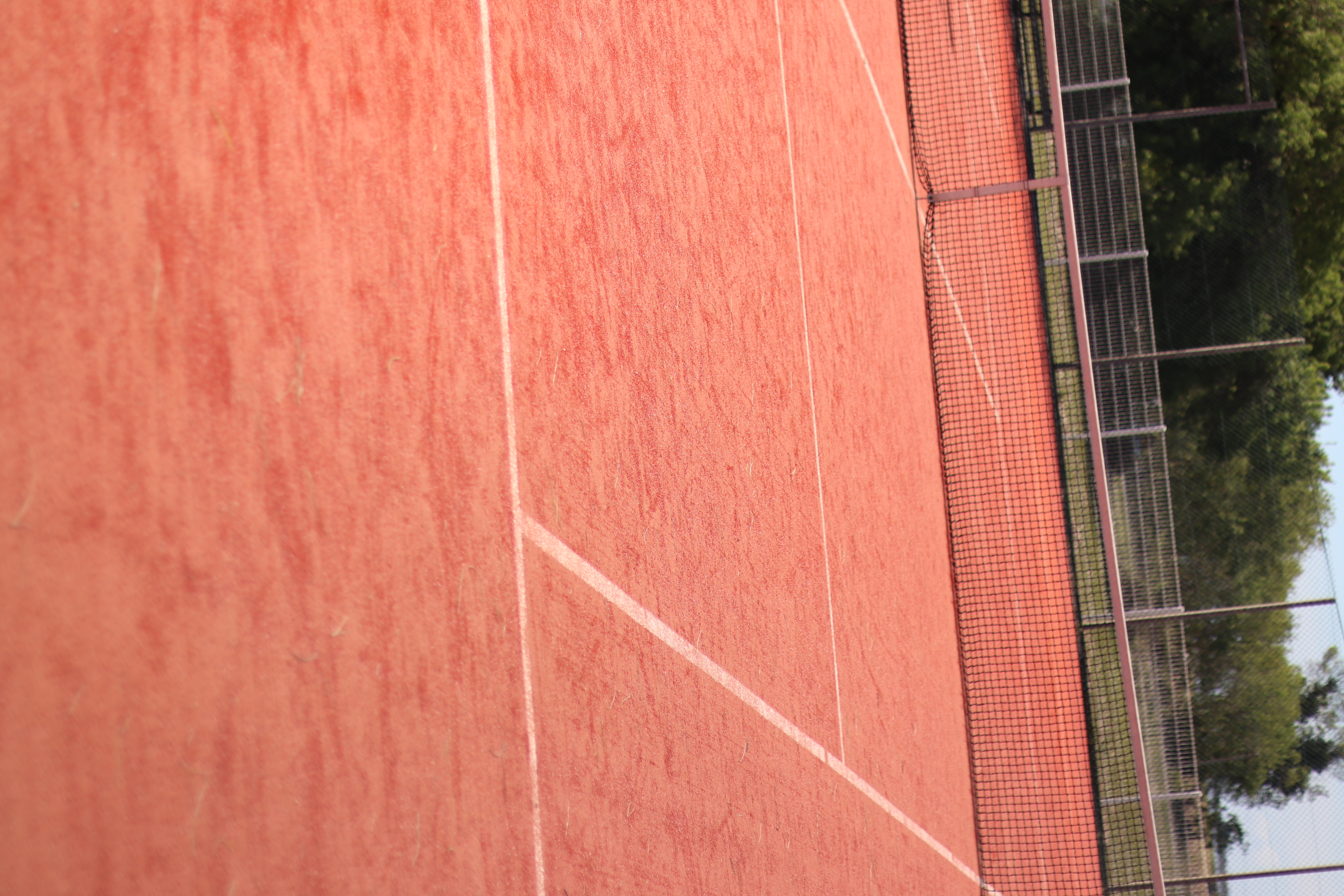 Court de tennis en gazon synthétique
