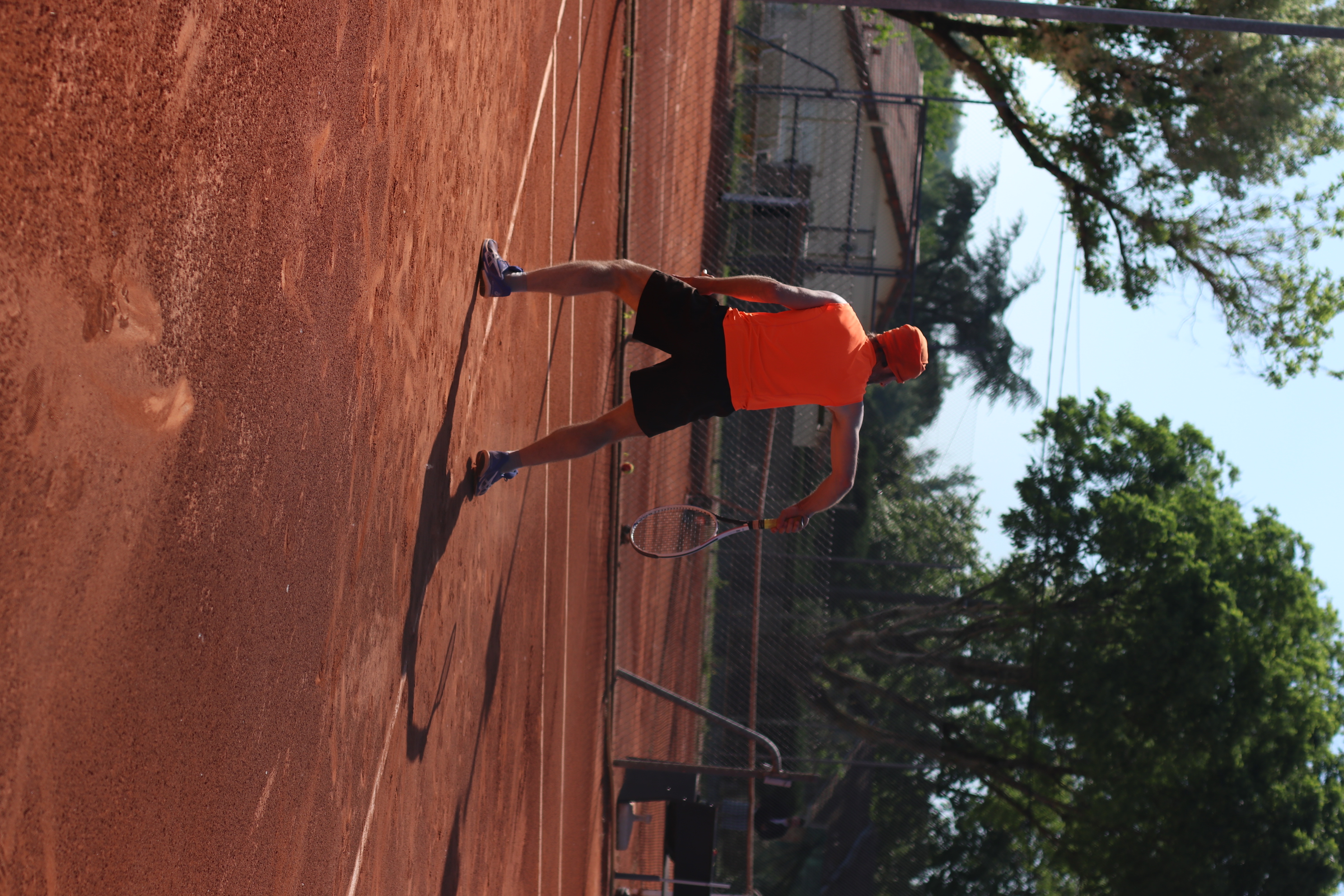 Rénovation d'un court de tennis en terre battue