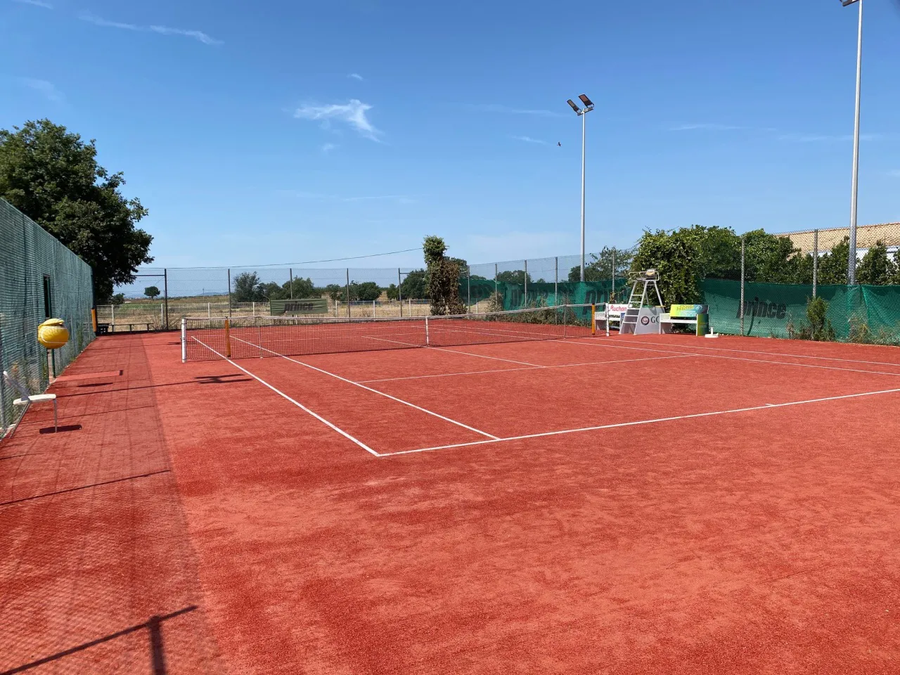 Construction d'un court de tennis en gazon synthétique