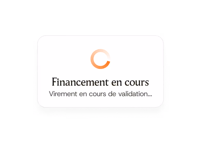 Icône de chargement orange au-dessus du texte Financement en cours et Virement en cours de validation.