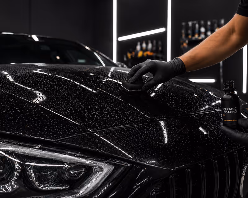 SL Deluxe Autoreinigung in Wien - Professionelle Fahrzeugaufbereitung innen und außen mit Fokus auf Detail, Schutz und Glanz.