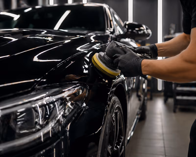 SL Deluxe Autoreinigung in Wien - Professionelle Fahrzeugaufbereitung innen und außen mit Fokus auf Detail, Schutz und Glanz.