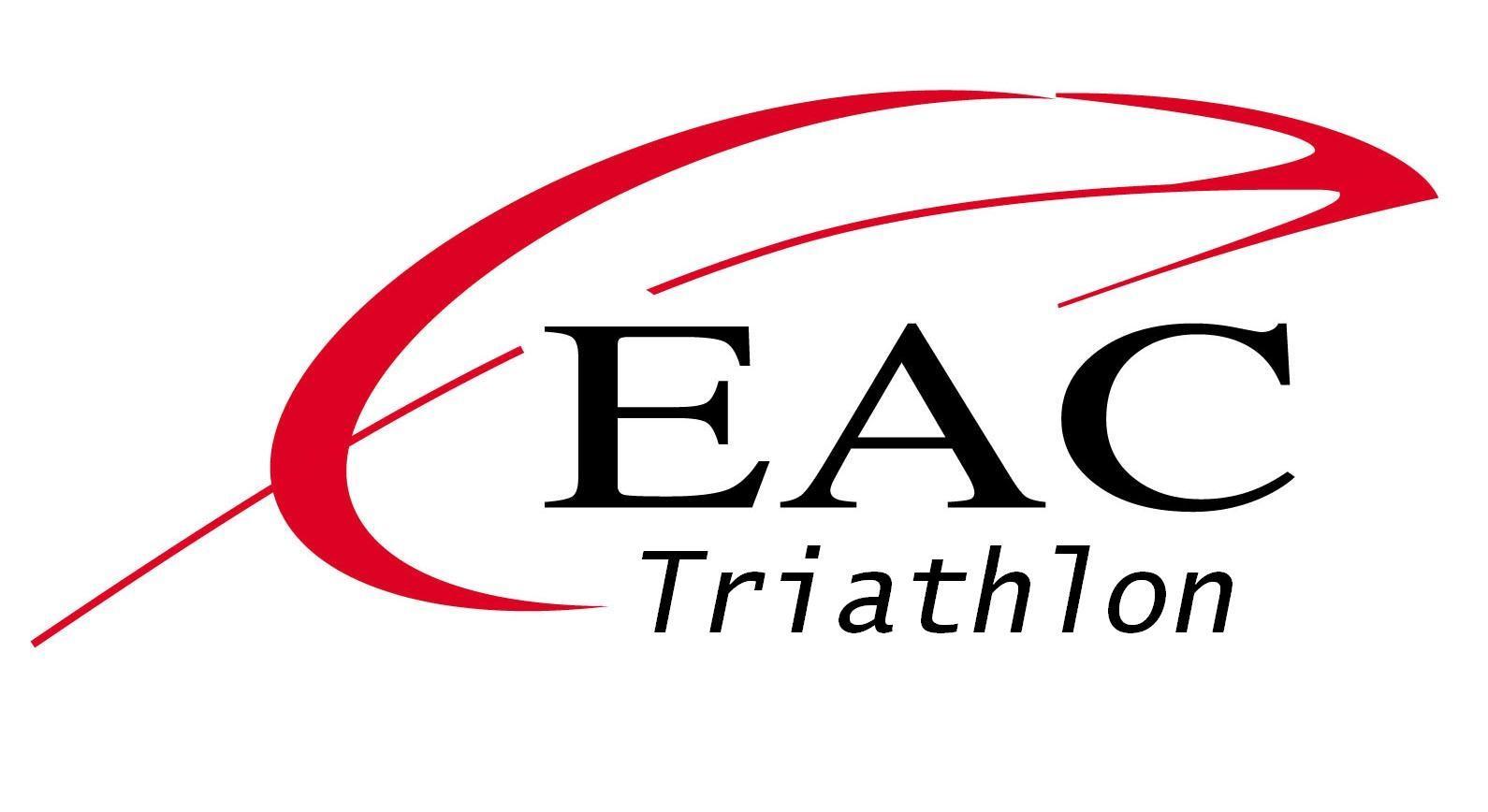 Logo EAC Triathlon avec un design rouge stylisé au-dessus du texte.